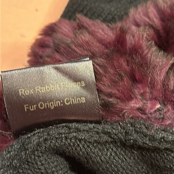 New La Fiorentina shawl. Black and purple real dyed rabbit fur. - Picture 6 of 7
